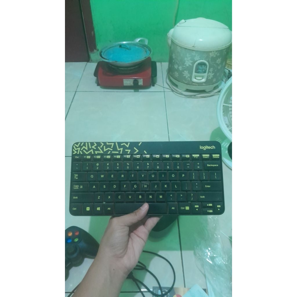 keyboard wireless logitech bekas TANPA DONGLE