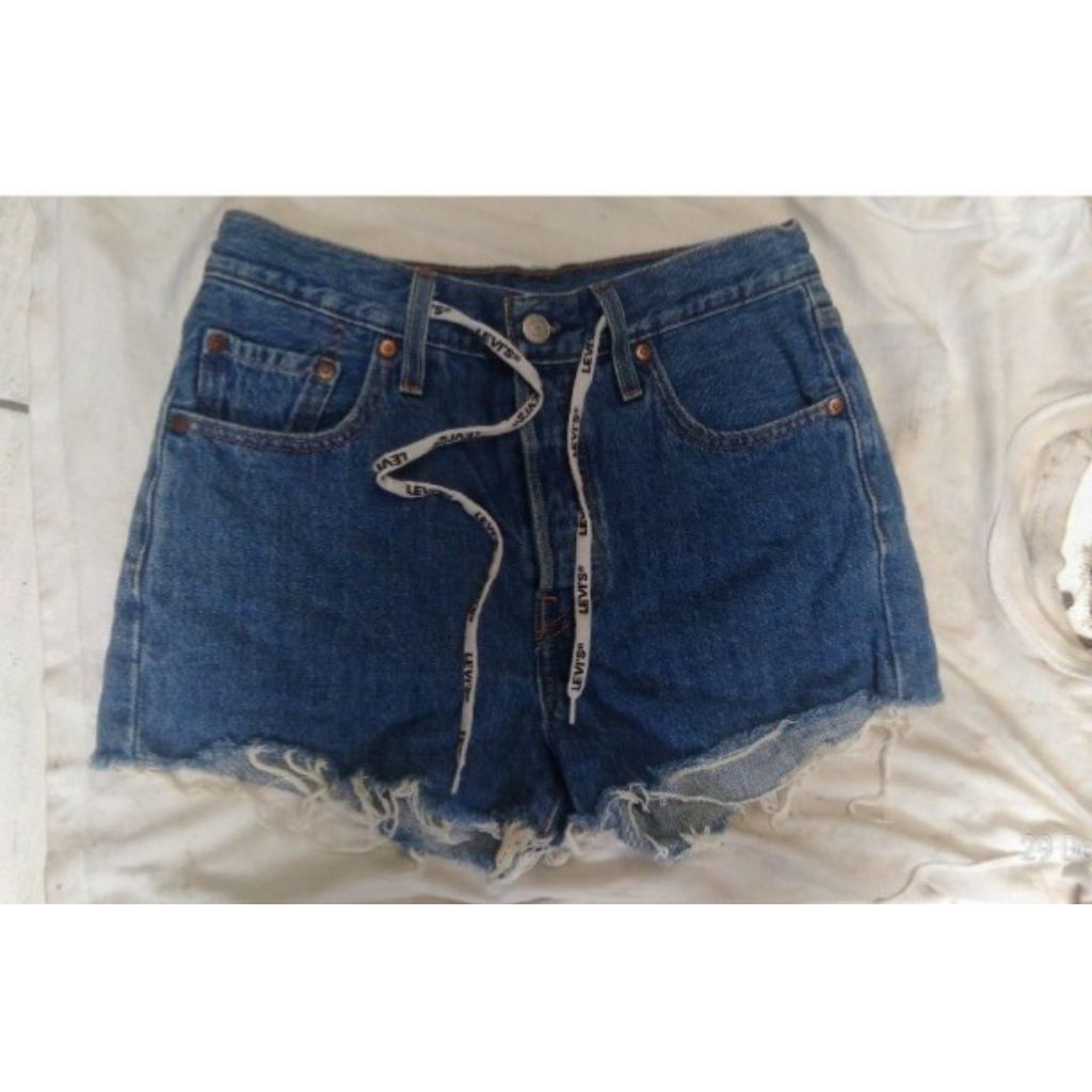 LEVI's 501 button original bekas