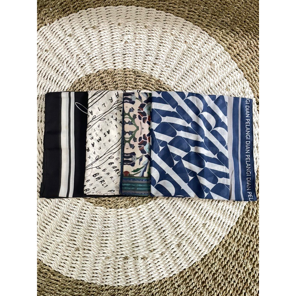 Preloved Hijab Segi Empat Dian Pelangi-Mandjha Ivan Gunawan