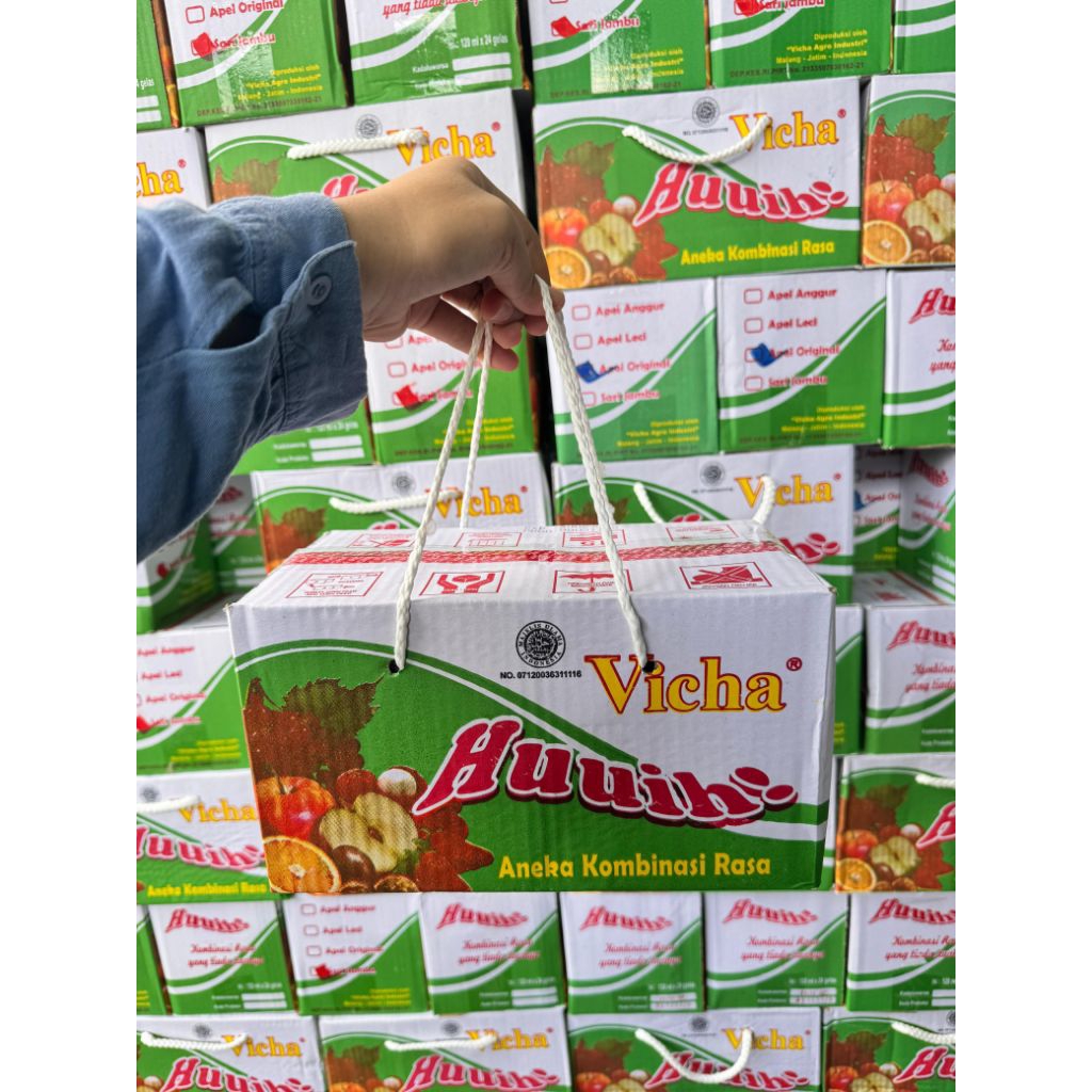 minuman sari apel Vicha Huiih 1 dus isi 24