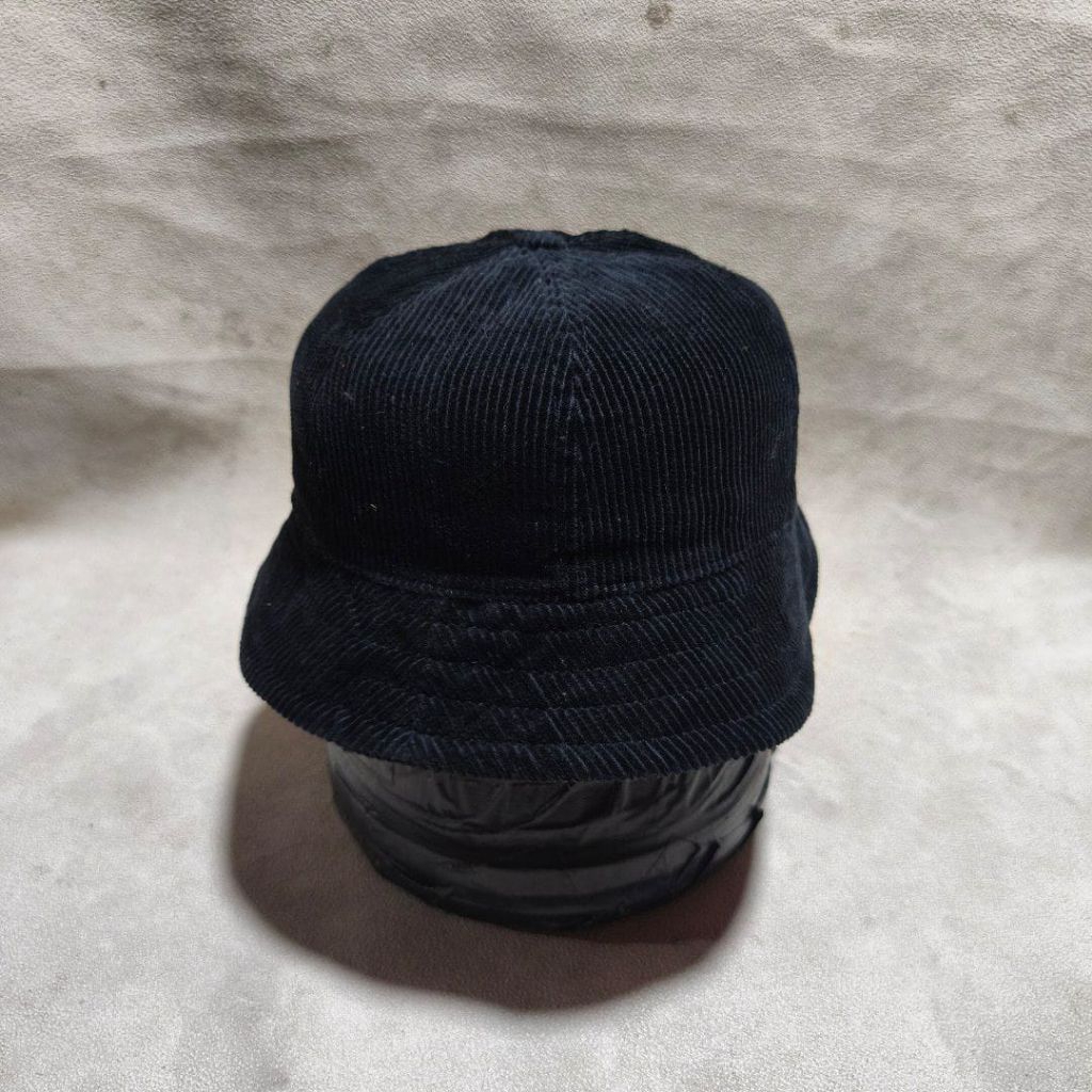 Topi bucket corduroy uniqlo hitam
