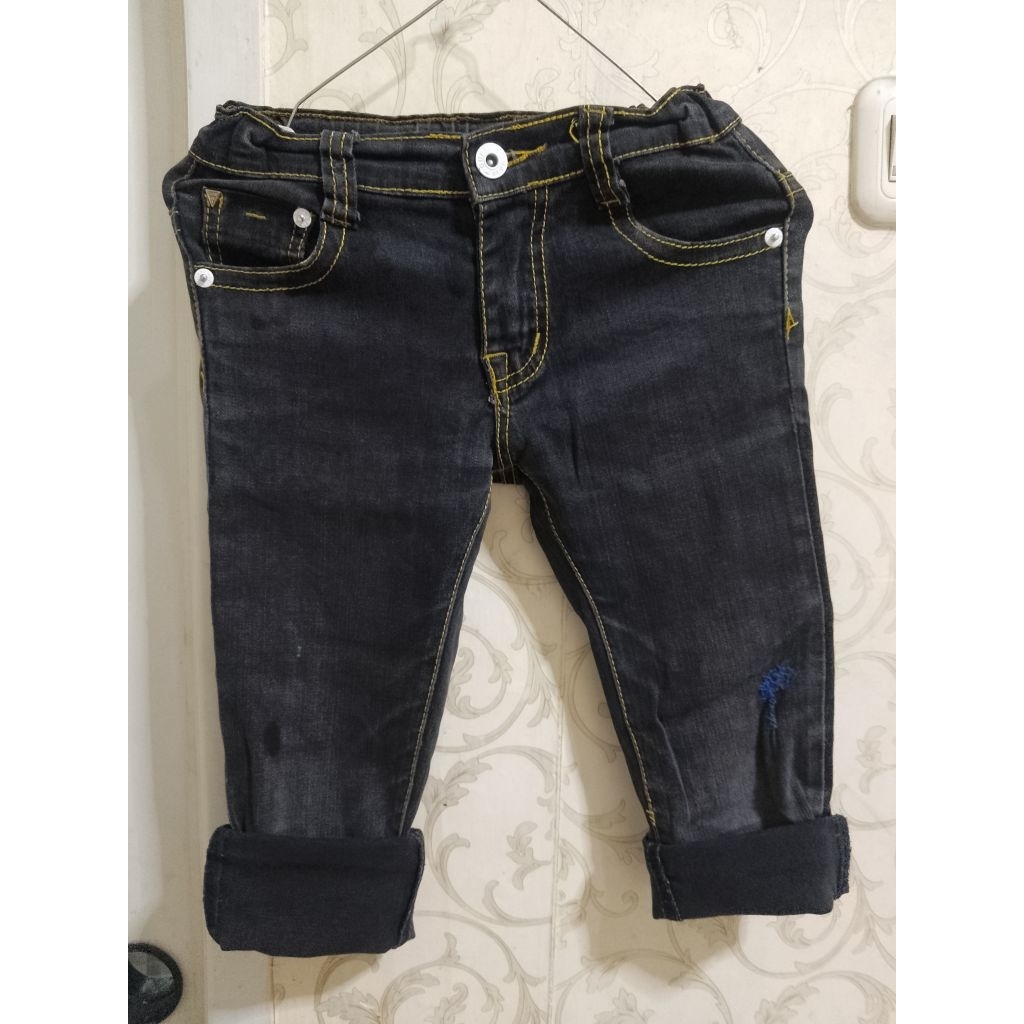 PL celana jeans anak Guess LPmelar 66cm UK 10 minus ada bekas jahitan di area bwh jadi pemakaian di 