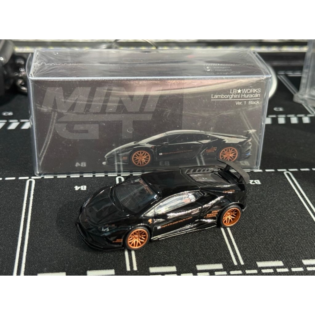 MINI GT #234 LBWK LAMBORGHINI HURACAN V1 BLACK