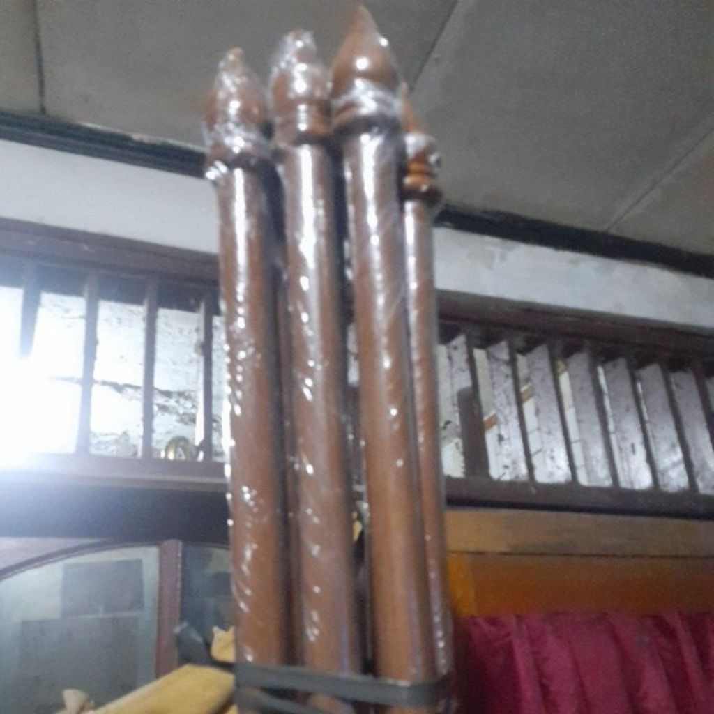 Tiang pataka tiang bendera dalam ruangan