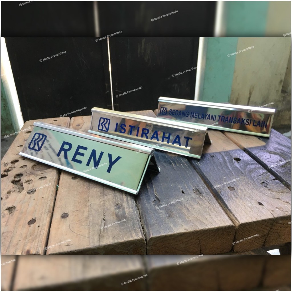 Papan Nama Meja / Name Desk Stainless Gravir Berholder Aluminium 20 cm BANK BRI BPJS BPJAMSOSTEK BAN