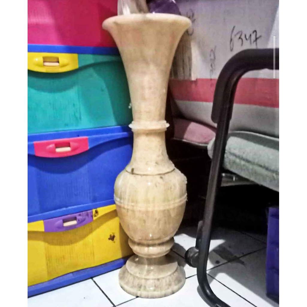 Gucci untuk vas bunga (granit)