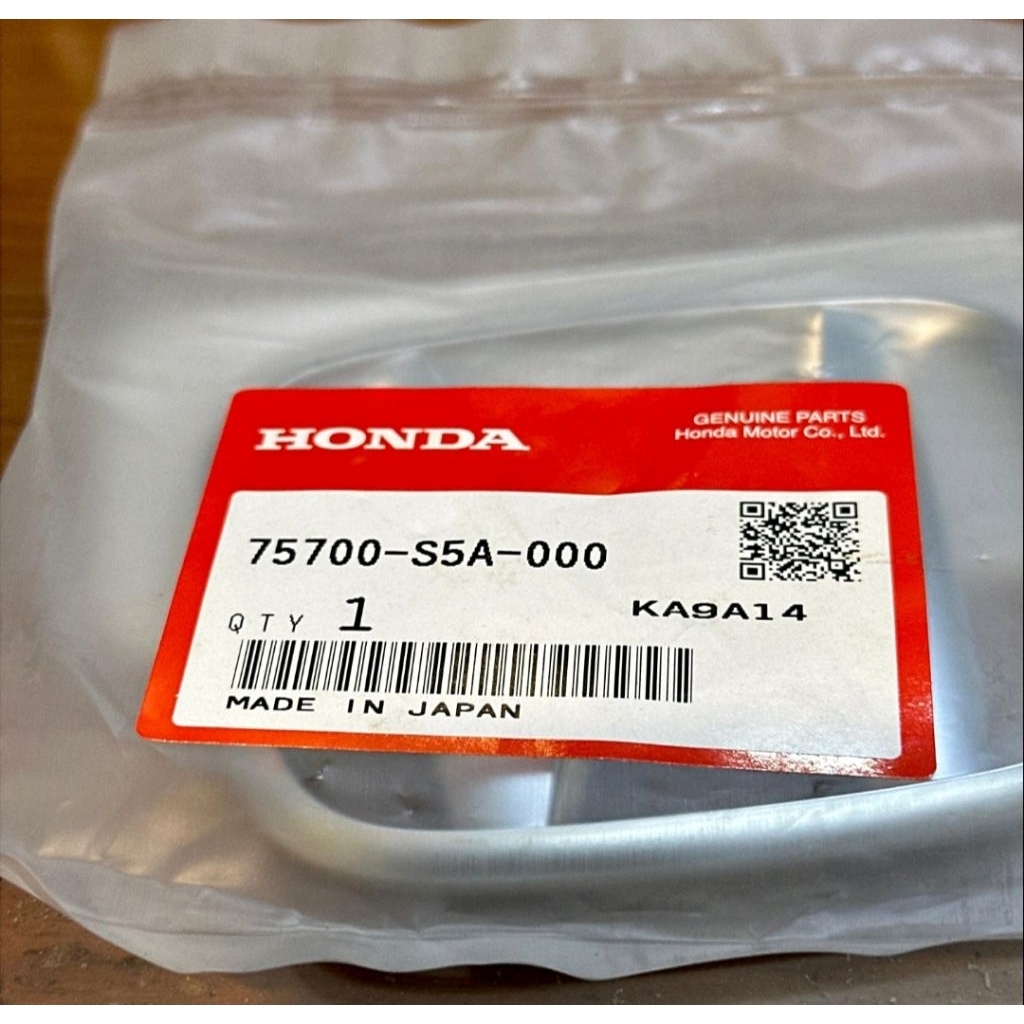 Honda Genuine 75700-S5A-000  emblem logo H grill depan Civic Es 01-03