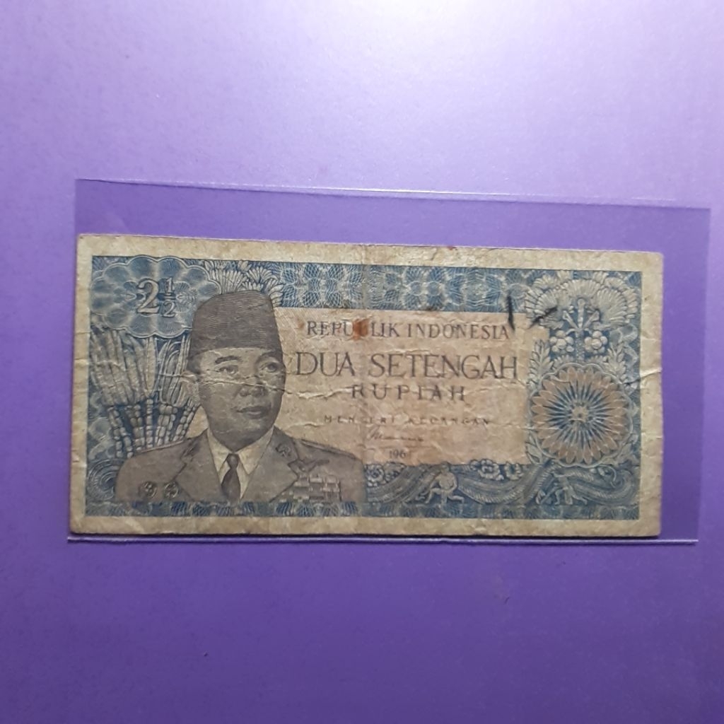 Uang kuno 2 setengah rupiah sukarno