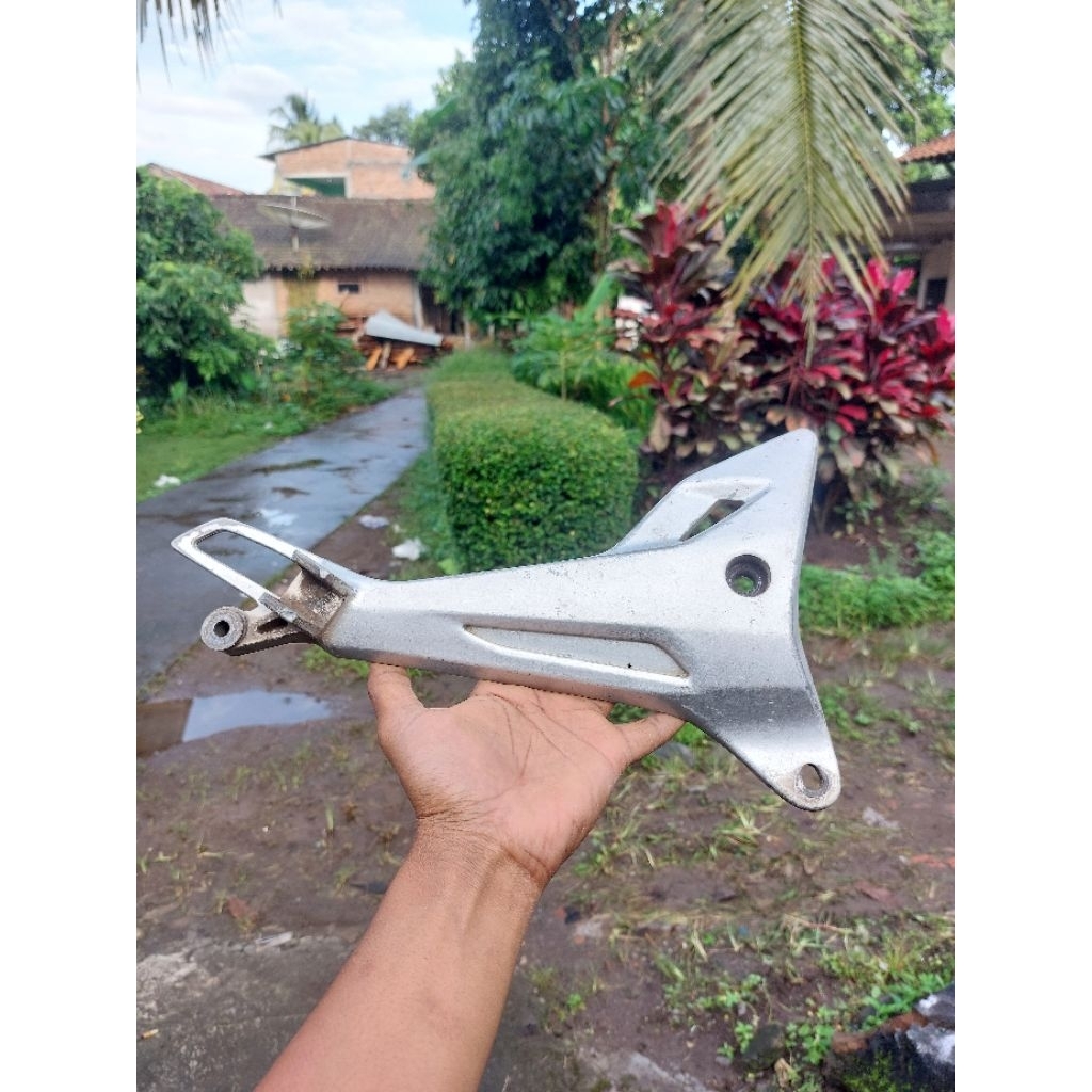 Postep Footstep Belakang Supra X 125 Lama Sebelah Kanan Original