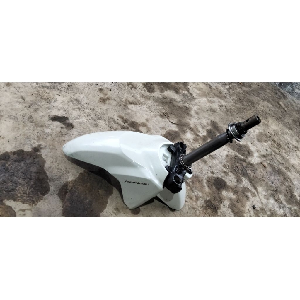 SEGITIGA SHOCK DEPAN DAN SPAKBOR VARIO 125/150 GEN 1 ORIGINAL COPOTAN