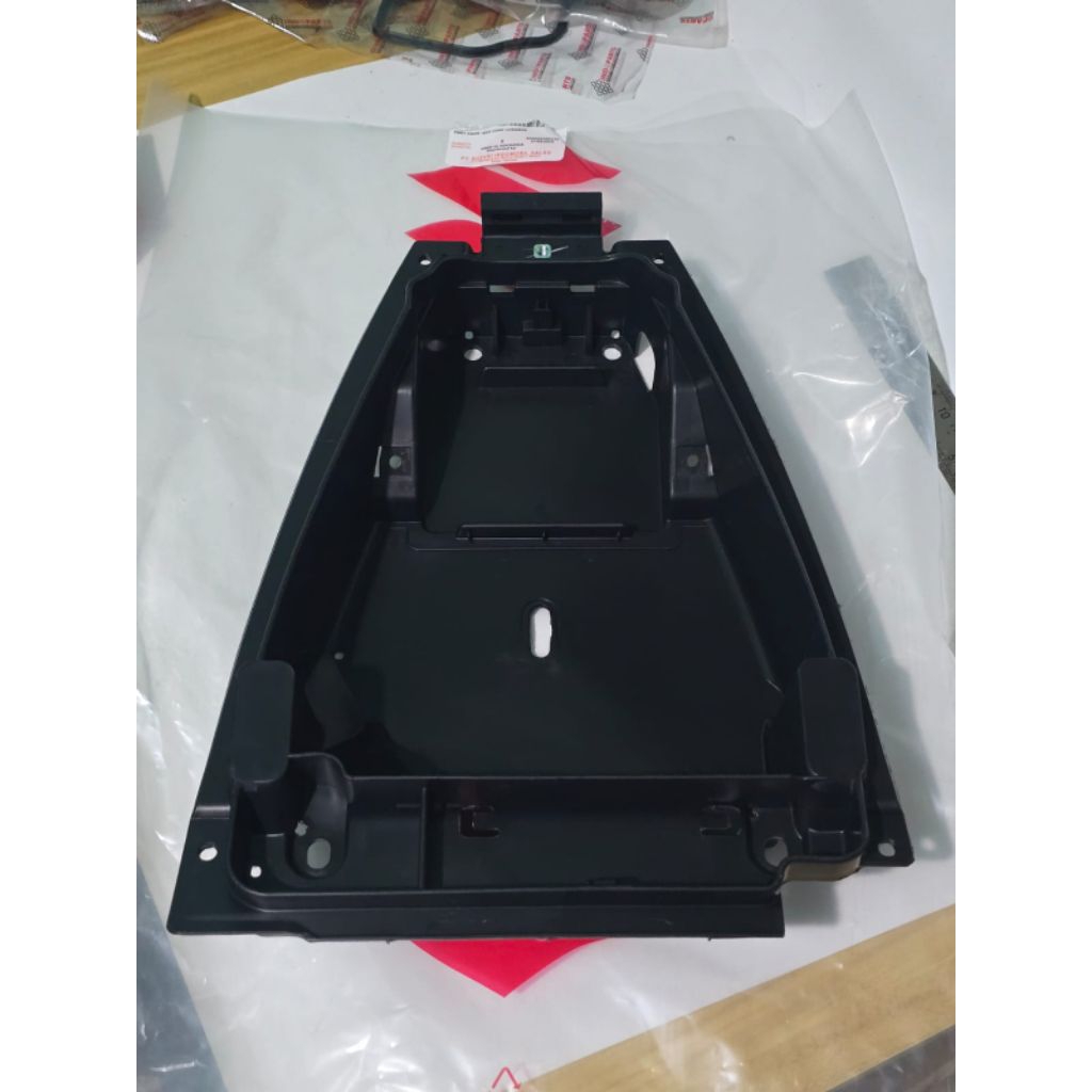 BAGASI BOX BAWAH JOK SUZUKI SKYDRIVE 125 SGP