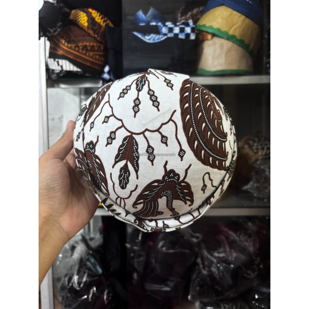 BLANGKON SOLO MOTIF WAHYU TUMURUN PUTIH BATIKSURYASOLO