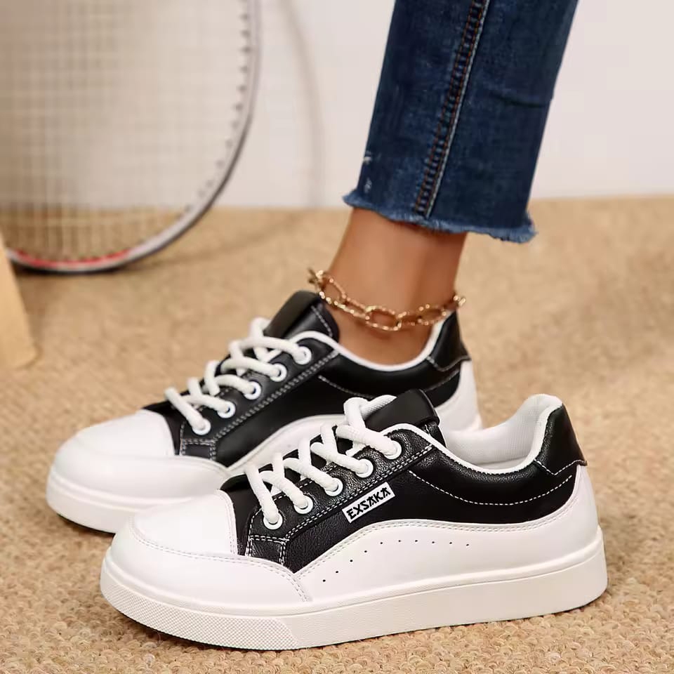 Sepatu Sneakers Cewek Kasual Warna Hitam Putih Terbaru 2026