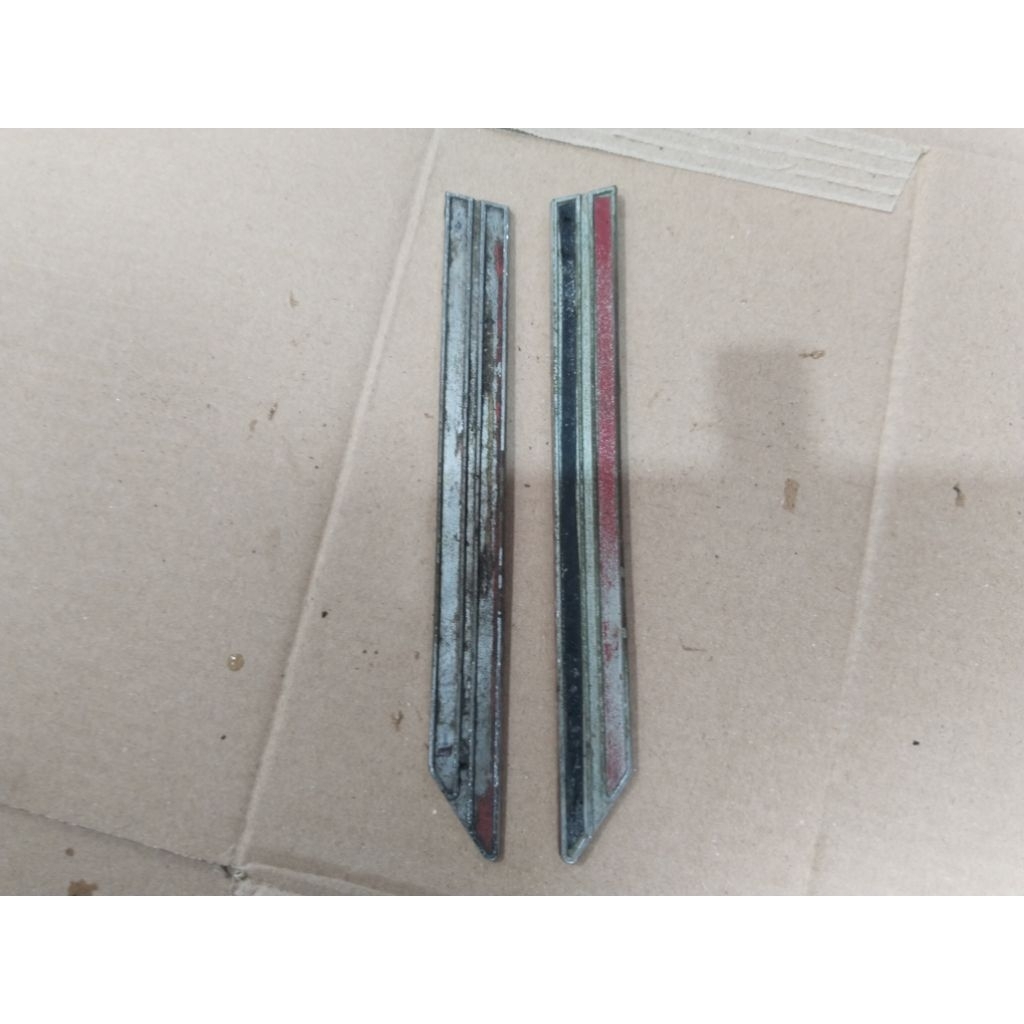 EMBLEM SET TANGKI YAMAHA V75 ORIGINAL