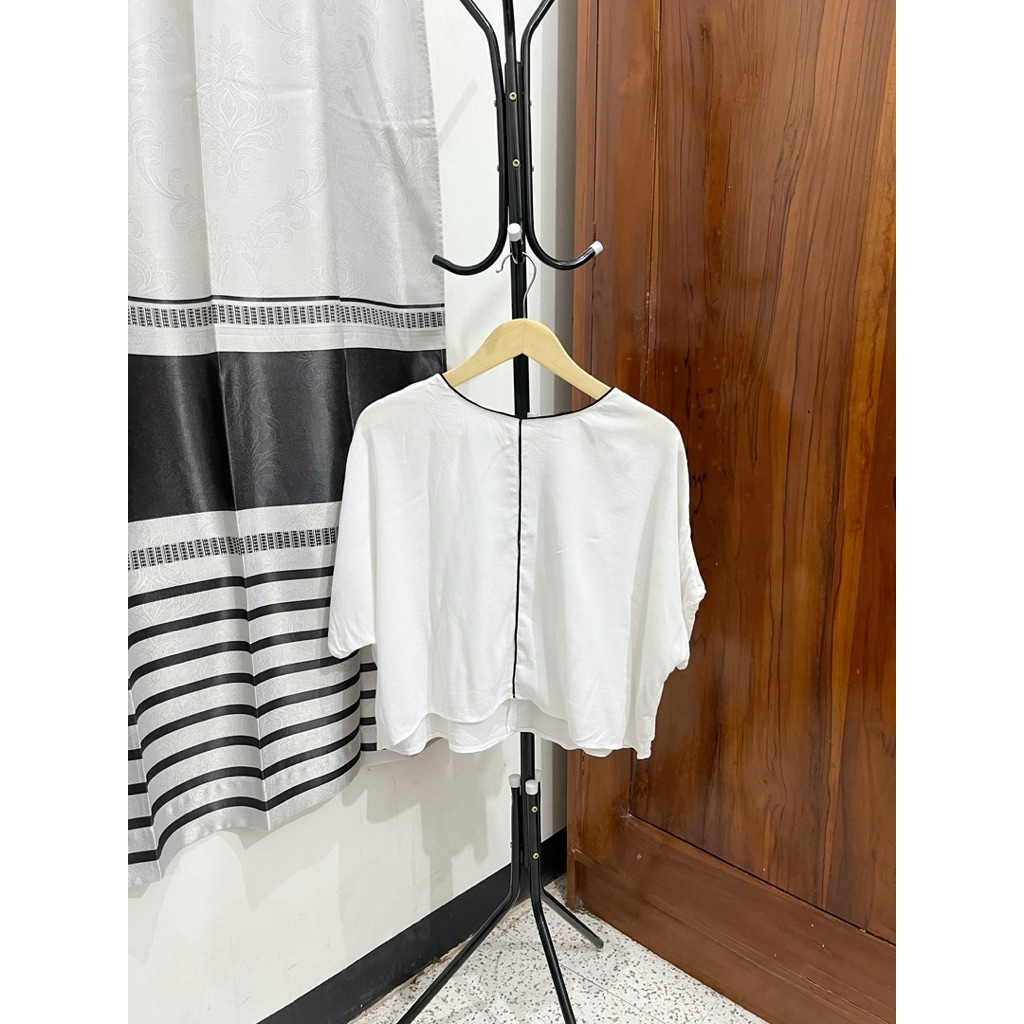 Zara Preloved Blouse Putih Stripes