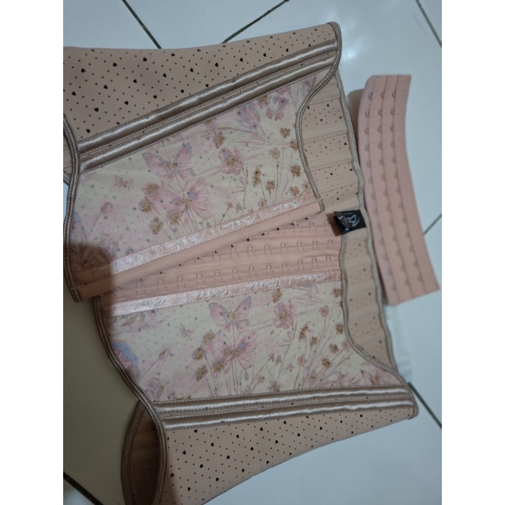 (Bondlou)Korset Cikor Latex Bloomy Petalyn