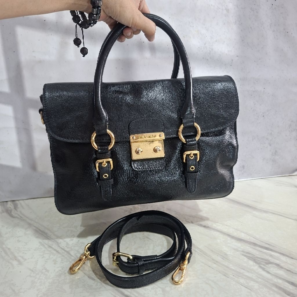 Tas Sling Satchel Miu Madras Hitam