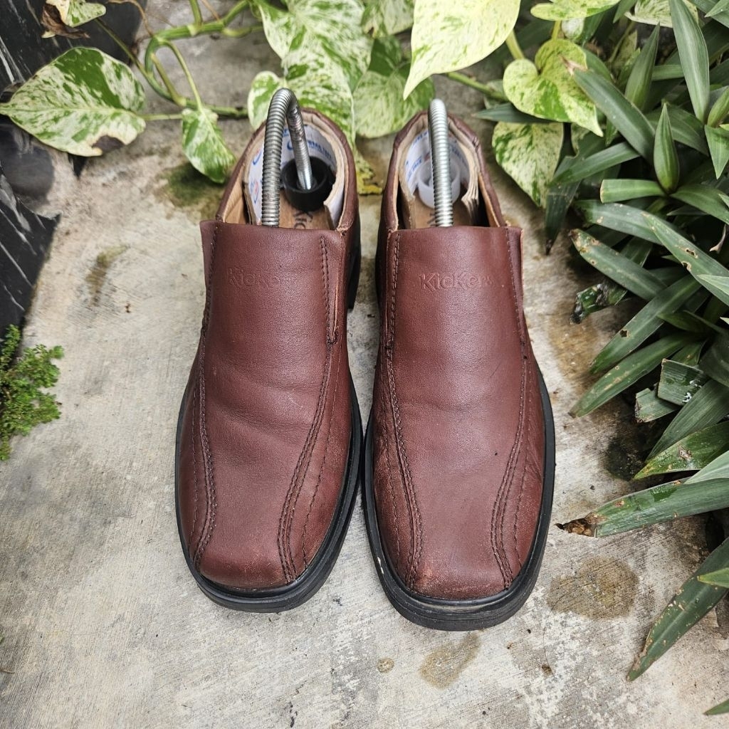 sepatu kasual second kickers size 40(25cm)