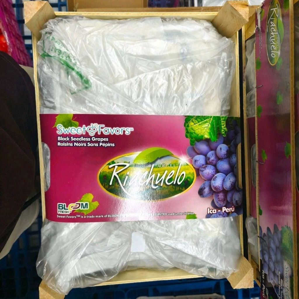Buah anggur sweet black seedles anggur hitam import manis tanpa biji -+4 Kg