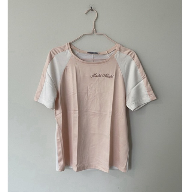 Preloved Kaos Wanita Raglan Moshi Moshi Warna Peach Mint