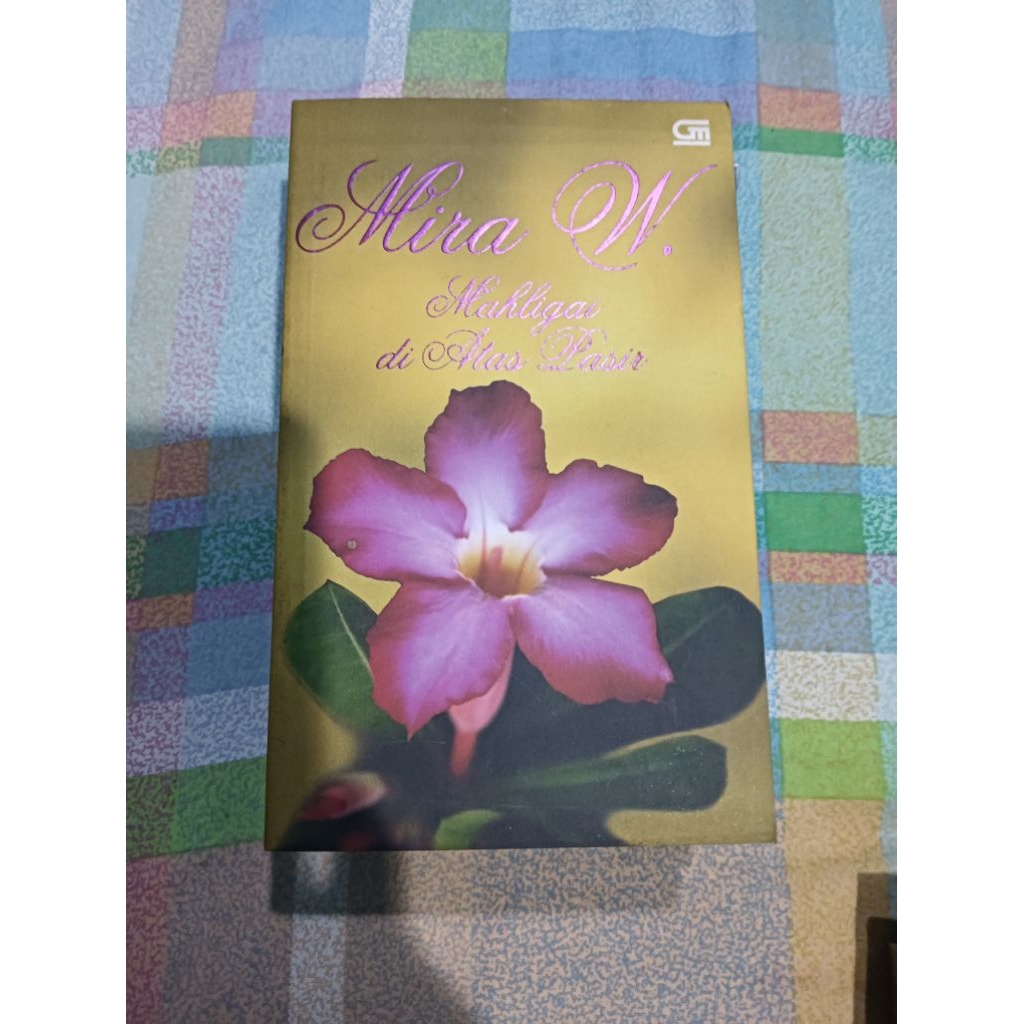 Mahligai di Atas Pasir written by the Indonesian author Mira W.