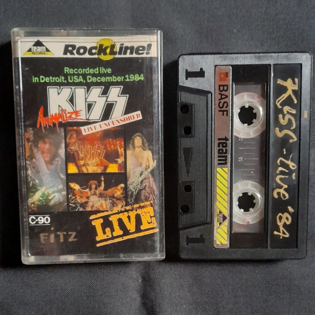 Kaset Kiss - Animalize : Live Uncensored