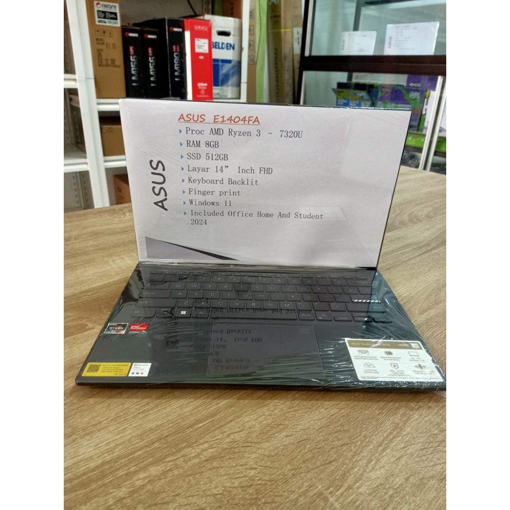 Asus Vivobook E1404FA AMD Ryzen 3 8/512GB