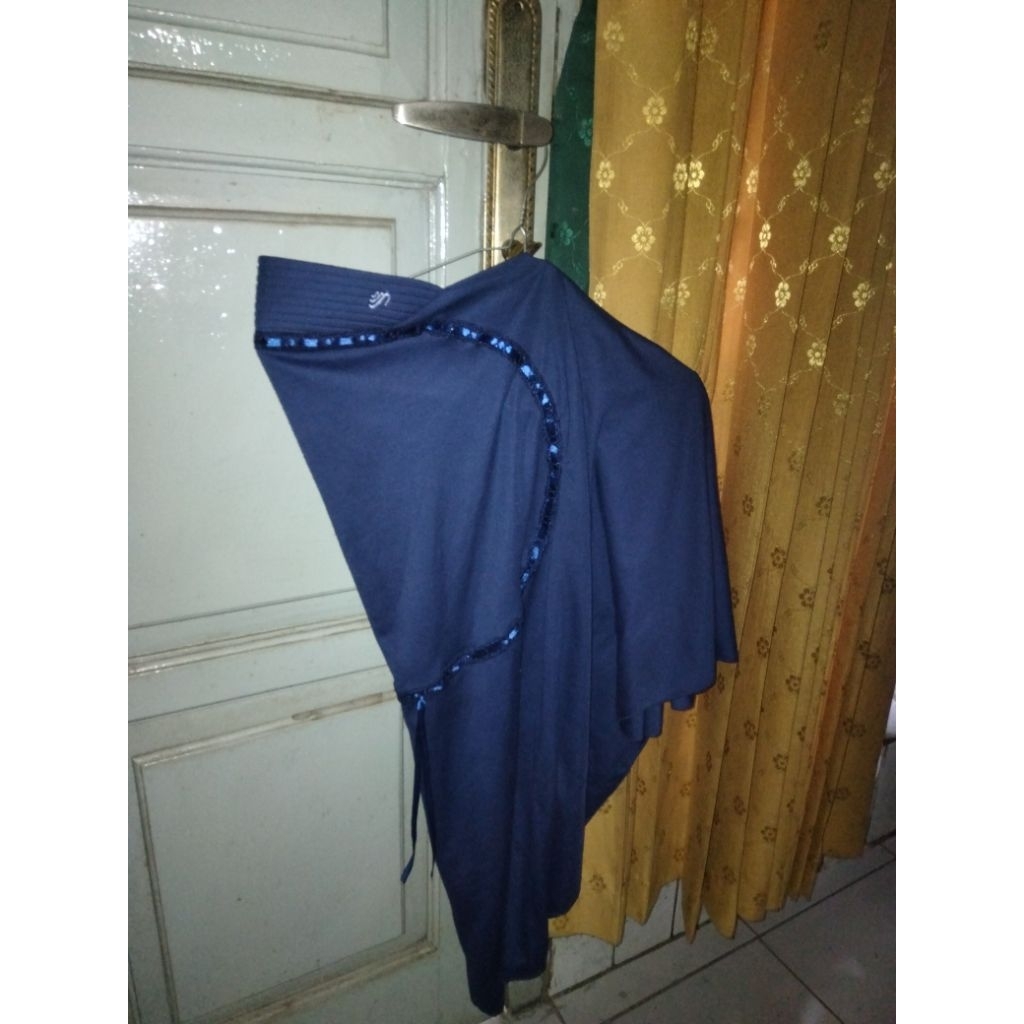 preloved kerudung rabbani || hemy biru dongker uk. m
