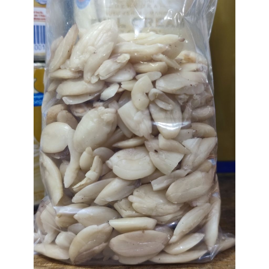 Kacang kenari gurih asli Sulawesi