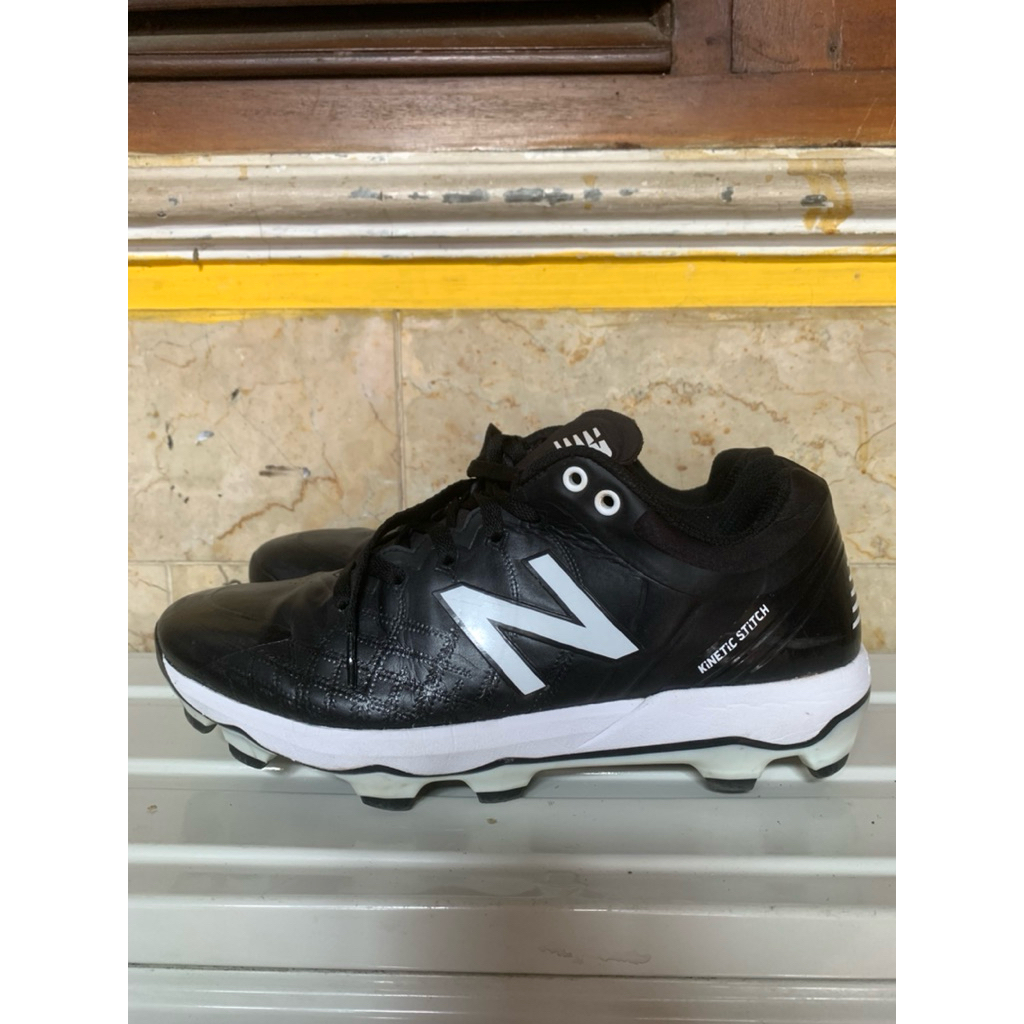 sepatu bola mini shoker nb nw balance size 42/43