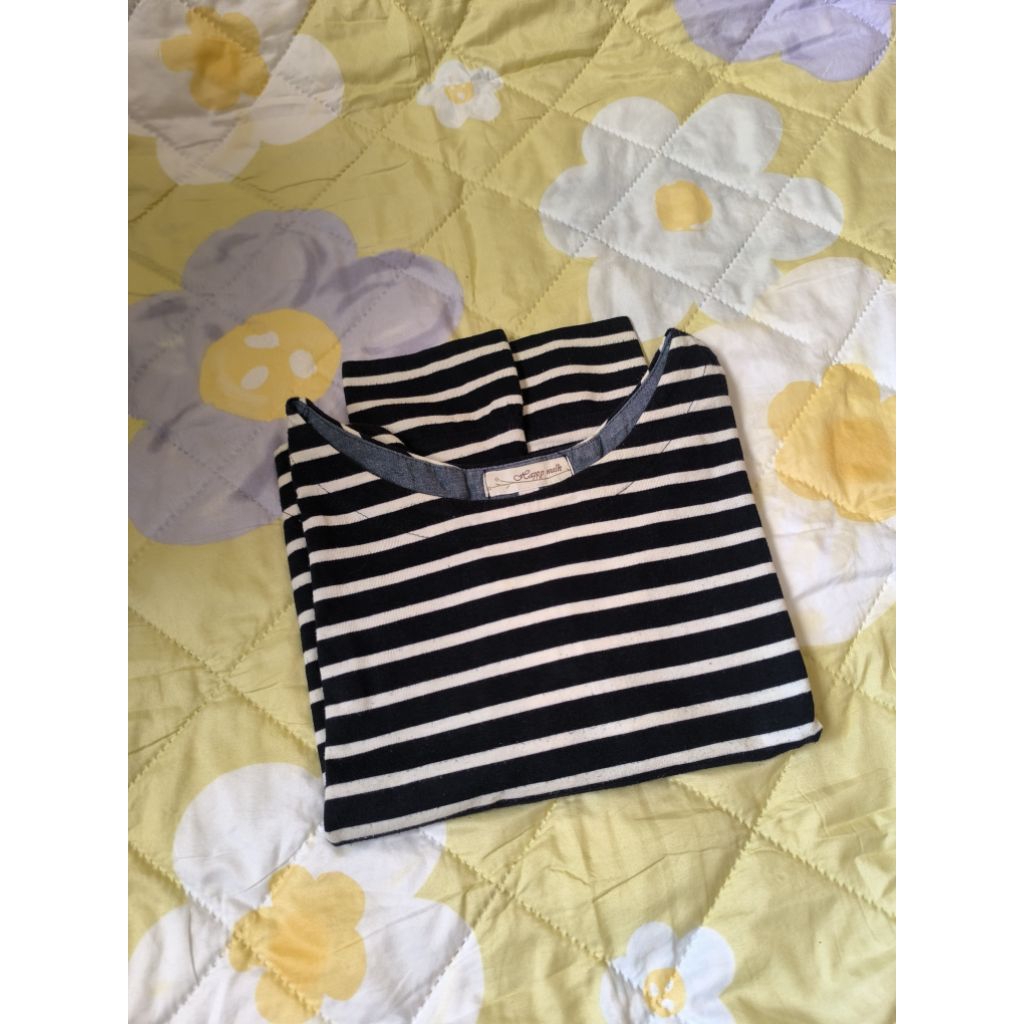 PRELOVED BAJU KAOS GARIS HITAM PUTIH WANITA BAHAN KATUN