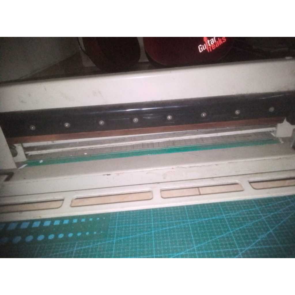 Alat Pemotong Kertas