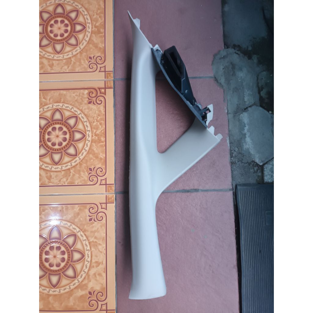 Garnis dalam pilar A Kiri Honda Jazz Gk5