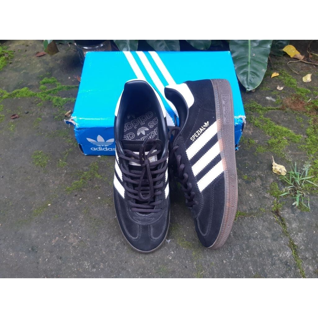 adidas spezial black white