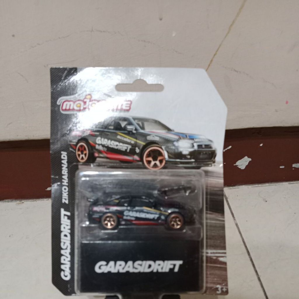Majorette Garasi Drift (Nissan Skyline GT-R R34)