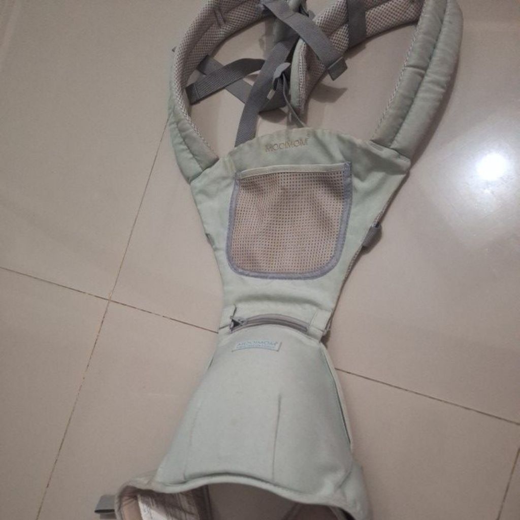 preloved mooimom gendongan depan