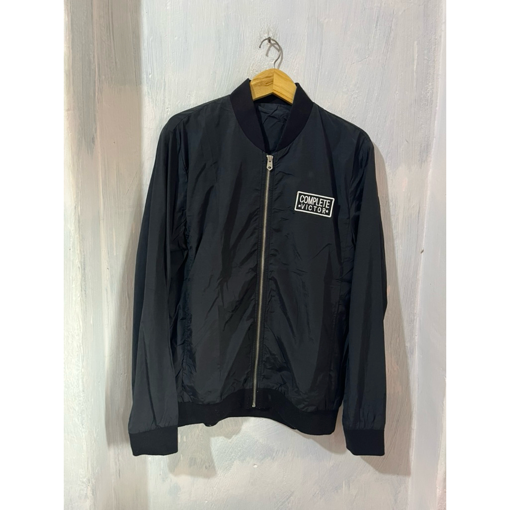 Jaket Victor