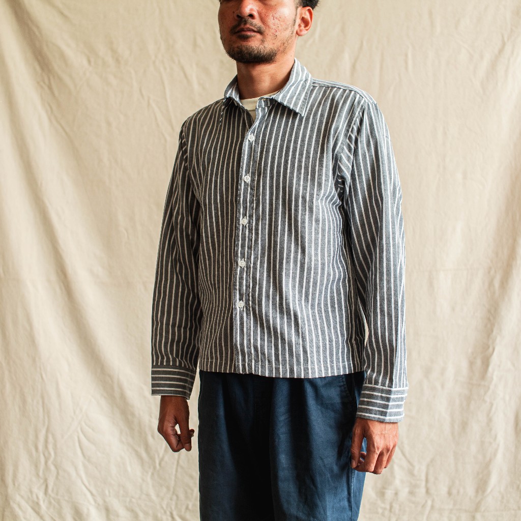 QUTN Kemeja Pria Lengan Panjang Boxy Button Up LS - Dk Grey Stripes