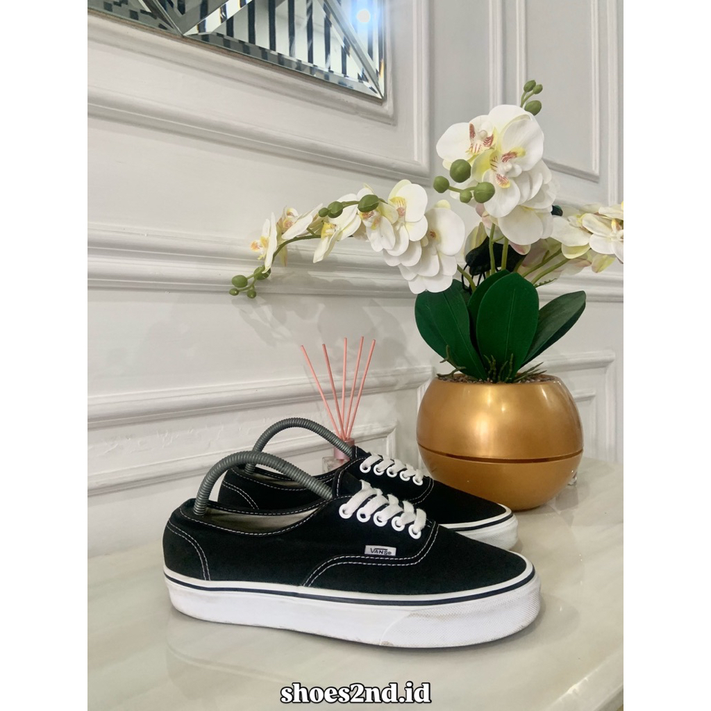SEPATU SECOND ORIGINAL VANS AUTHENTIC CLASSIC B&W SIZE 40.5