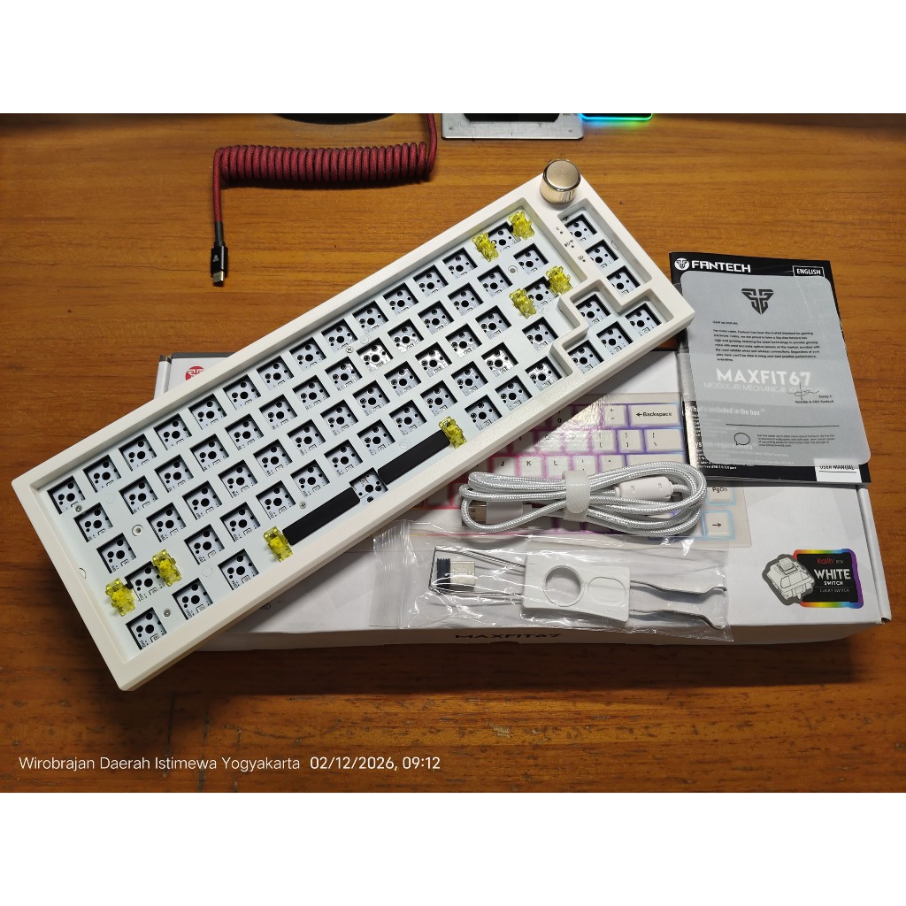 BAREBONE Fantech Maxfit67 Keyboard Mechanical 65% Wireless Tri Connection Hotswap Type C Knob