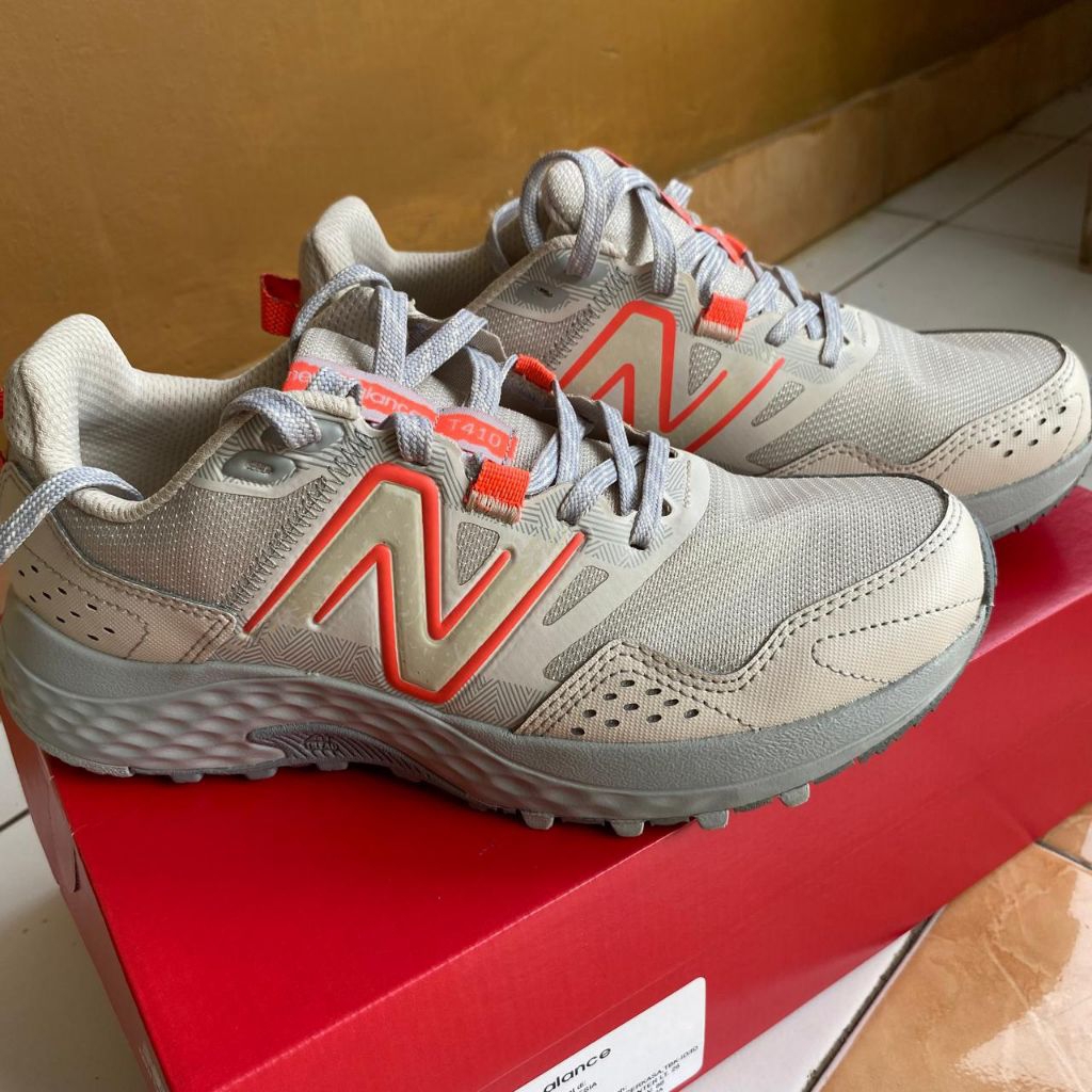 PRELOVED ORIGINAL TRAIL RUNNING SHOES WOMAN NB NEW BALANCE WT410EB8 UK 38