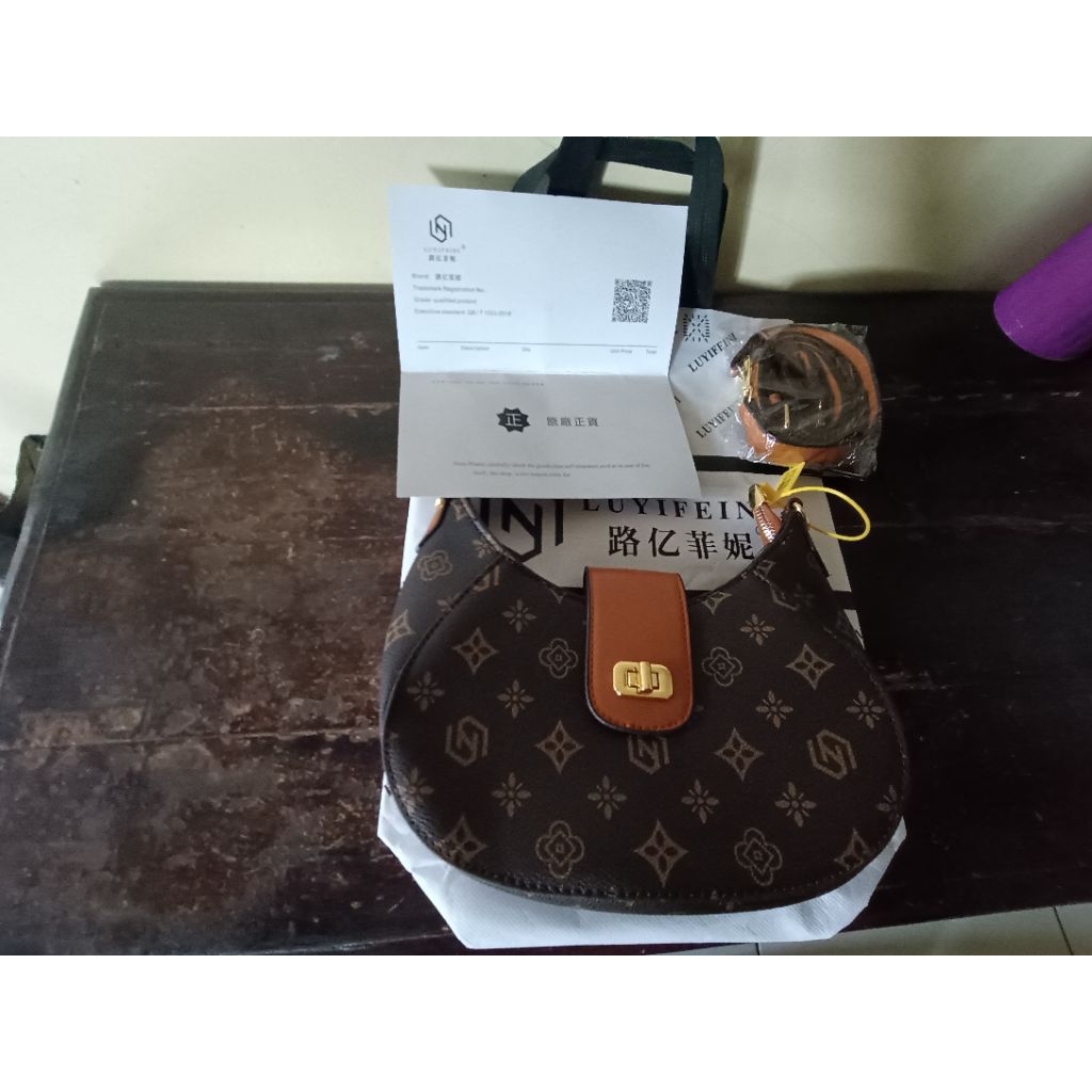 Tas brand Luyifeini coffee