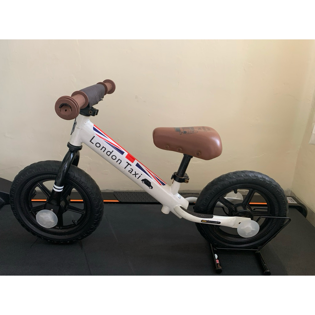 LONDON TAXI SECOND. KICK BIKE / PUSH BIKE. BALANCE BIKE
