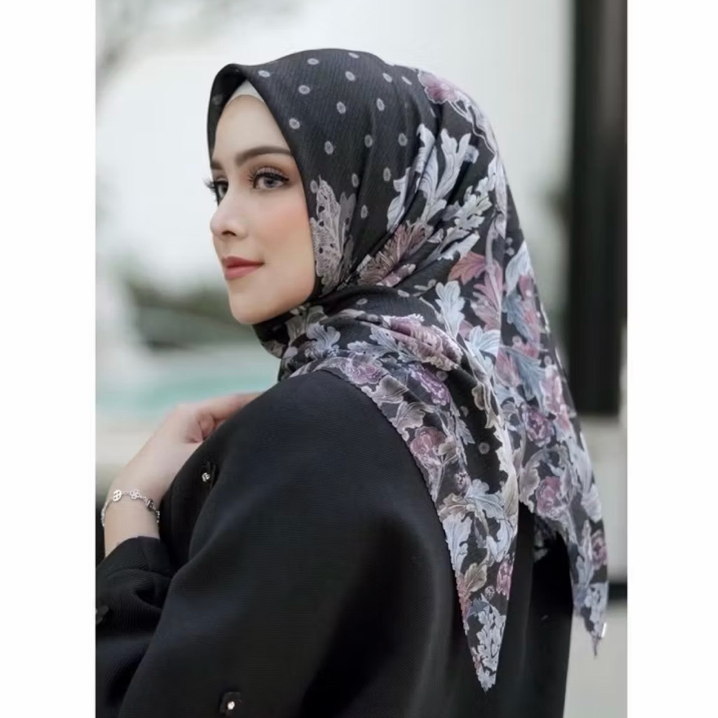 PRELOVED BUTTONSCARVES ROYALE BLACK BUTTONSCARVES