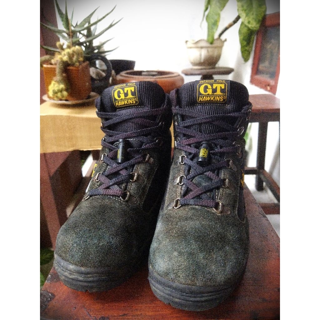 sepatu outdoor seken brand GT Hawkins sz 38