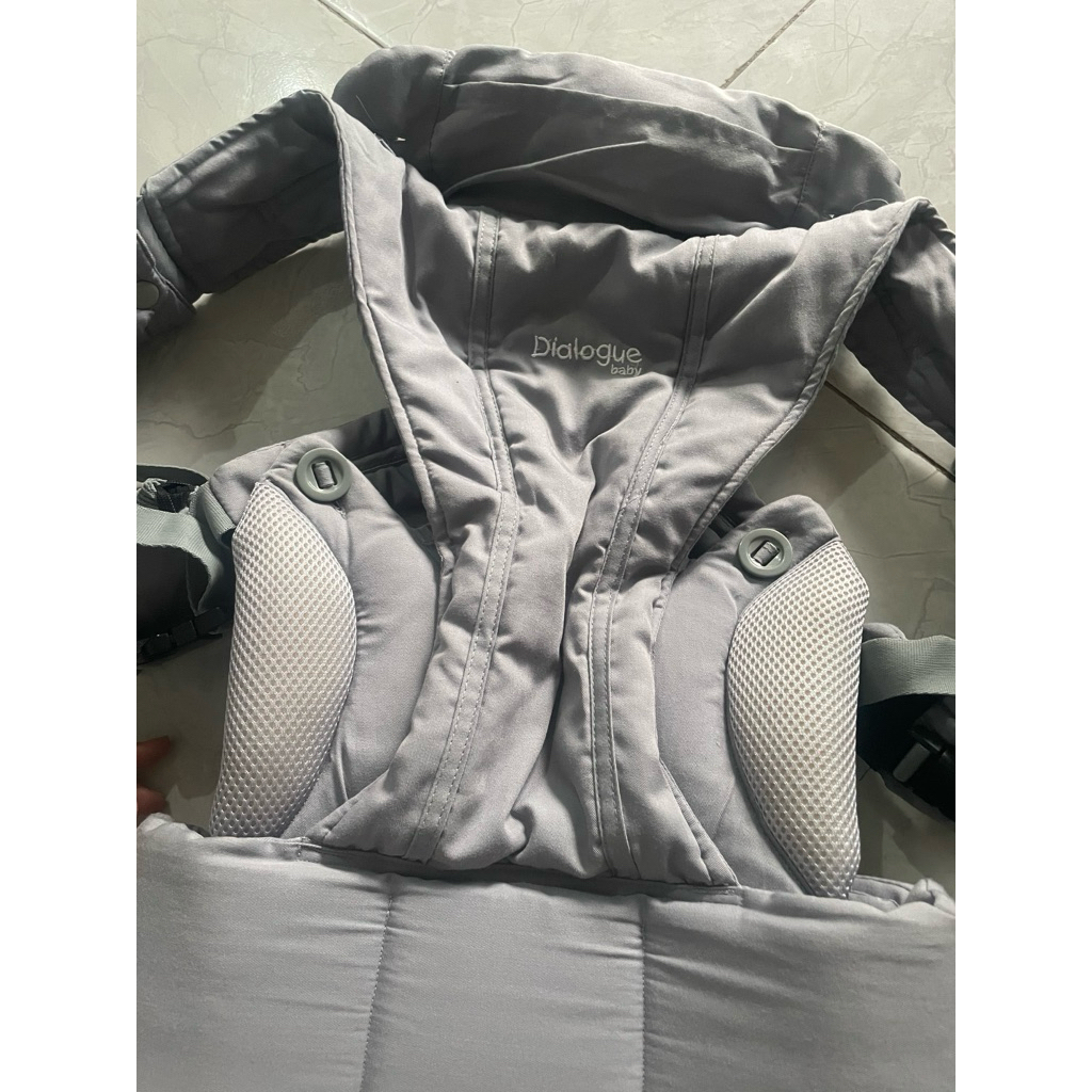 gendongan bayi m shape Dialogue pl