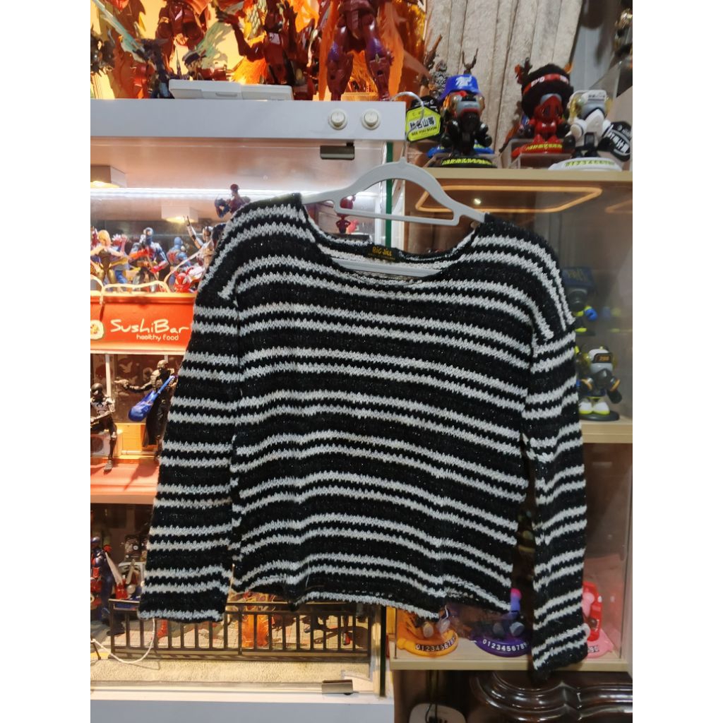 Sweater Rajut Bergaris Hitam Putih
