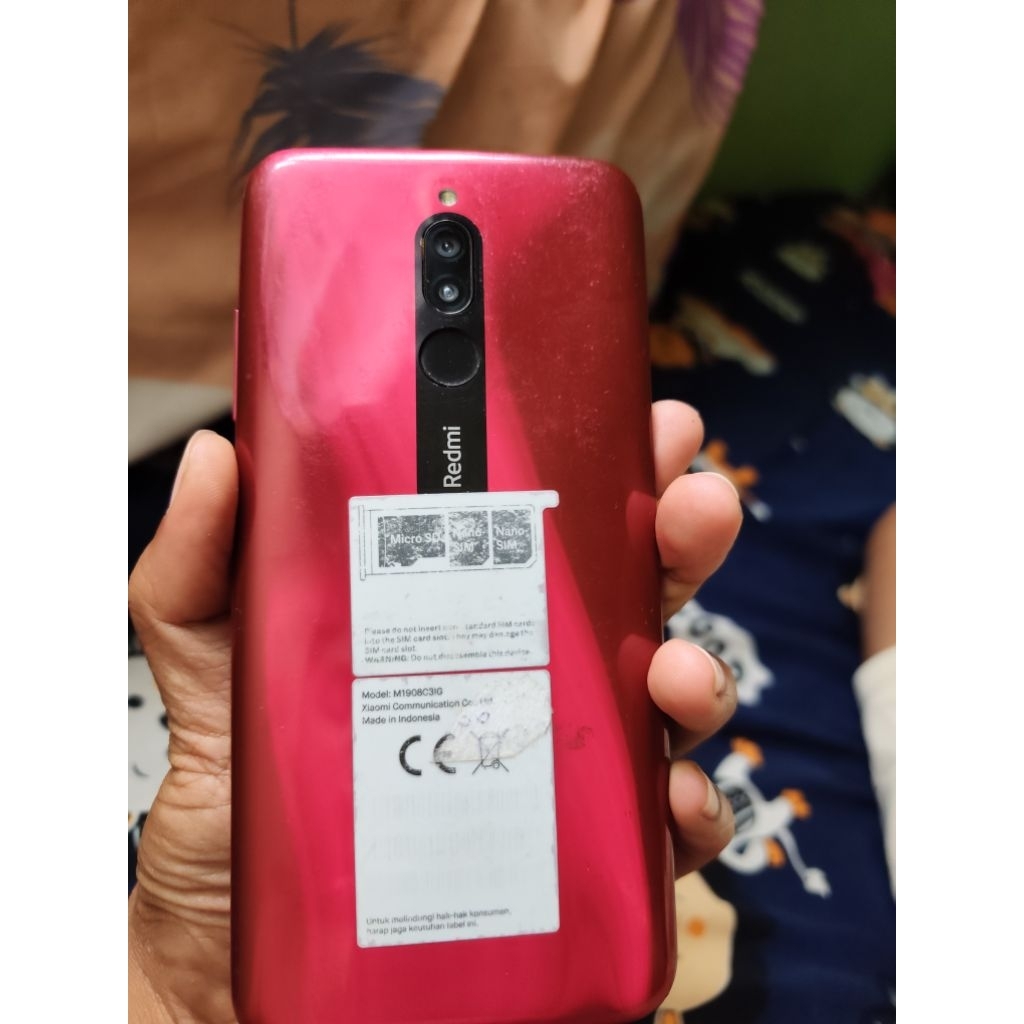hp redmi 8 ram 4 memori 64 gb second..minus batangan dan tidak mau kartu..cuma pakai wifi