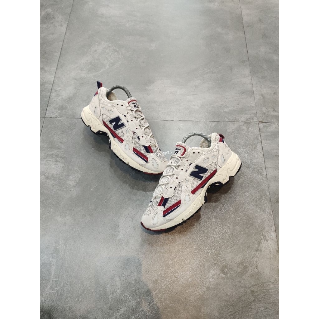 New Balance 827 Beige. Size 40 insol 25