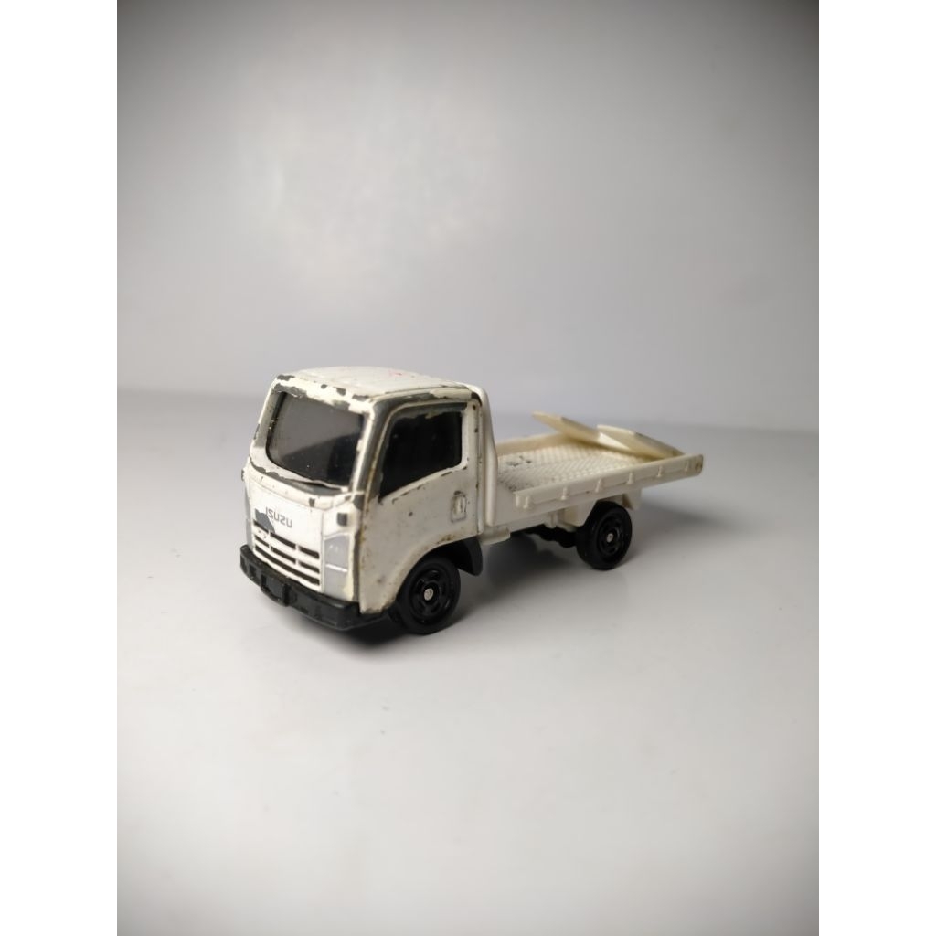 Diecast Tomica ,Truck Isuzu Elf Loose Second